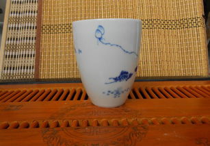 景德鎮青花瓷茶杯 從手繪荷花到辦公隨手杯的藝術與選擇